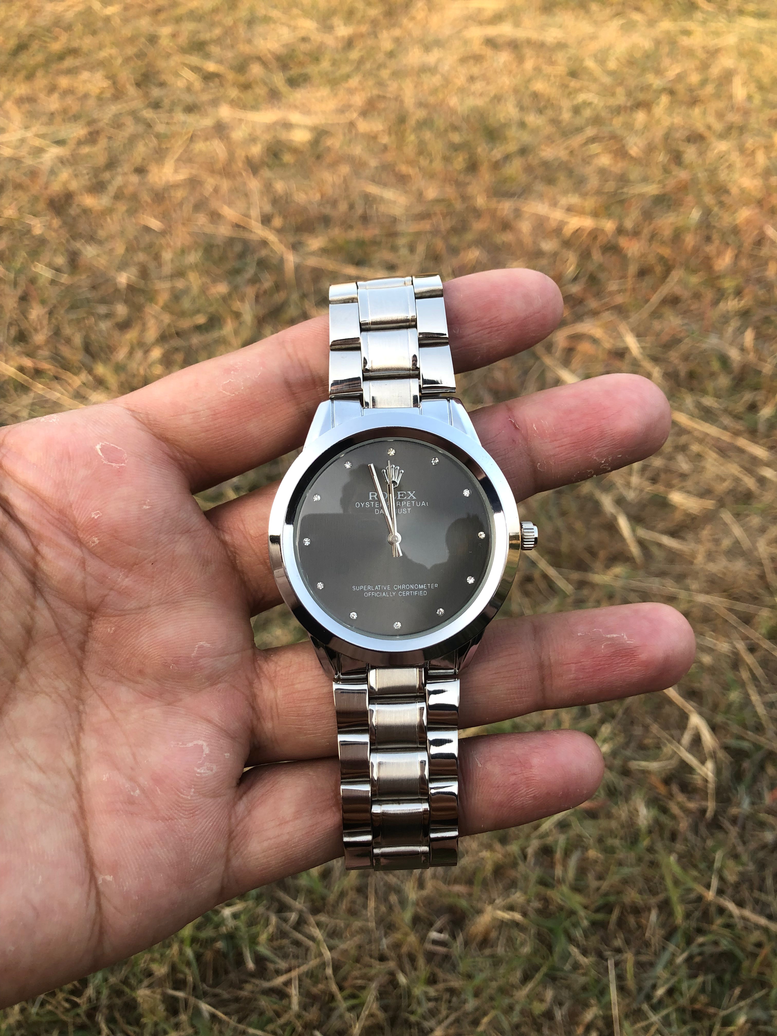 LATEST DECENT SIMPLE WATCH